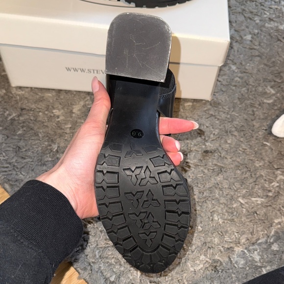 Steve Madden Black Chunky Heel Sandals - Picture 3 of 5